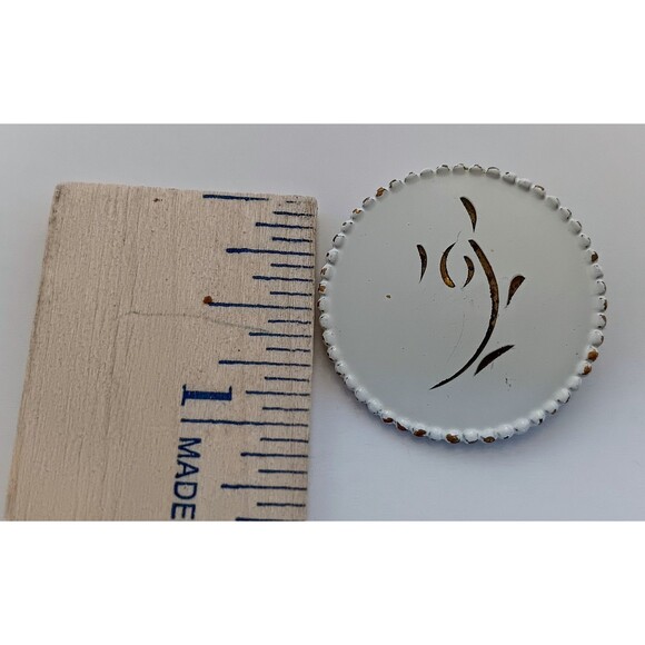 Vintage Unsigned Dainty White Enamel & Goldtone Etched Brooch 1 inch - Picture 6 of 6